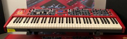 1 synthétiseur NORD STAGE 3 Compact