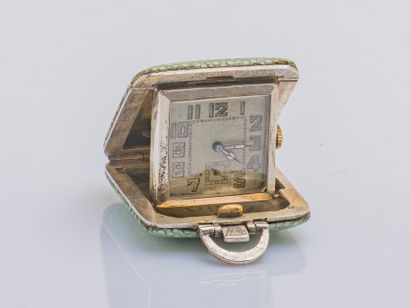 null Lot including: 
-a silver (925 thousandths) bag clock sheathed in green stingray,...