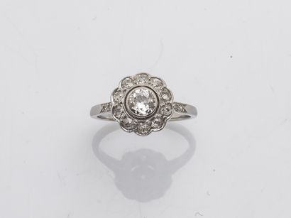 null Flower ring in platinum (950 thousandths) set with an old cut diamond of approximately...