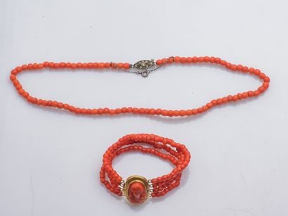 null Bracelet four rows of faceted coral beads (corallium spp. CITES appendix II...