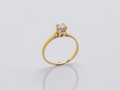 null Bague solitaire en or jaune 18 carats (750 millièmes) sertie d'un diamant d'environ...