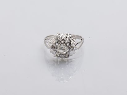 null 18K (750 ‰) white gold flower-drawing dome ring adorned with an Antwerp rose-cut...