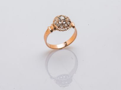 null Bague en or rose 18 carats (750 ‰) ornée d’un diamant taillé en rose dans un...