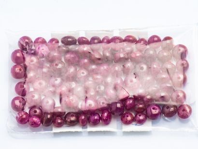 null Lot of 101 ruby root beads. 
Total weight : 101,6 carats