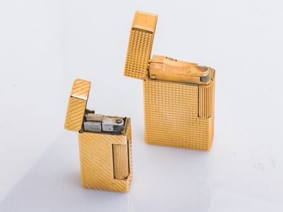 null Set of two yellow gold plated metal lighters, one DUPONT with diamond point...