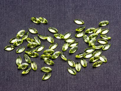 null Lot of 62 peridots cut in shuttle of approximately 0,5 carat.
Total weight :...