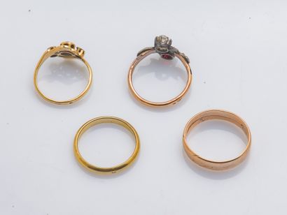null Lot in yellow gold 18 carats (750 thousandths) including two wedding rings,...
