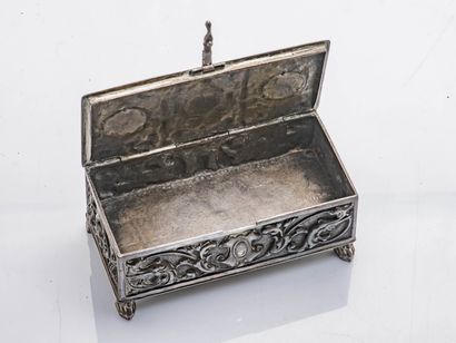 null Box drawing a miniature chest of rectangular shape in silver plated metal on...