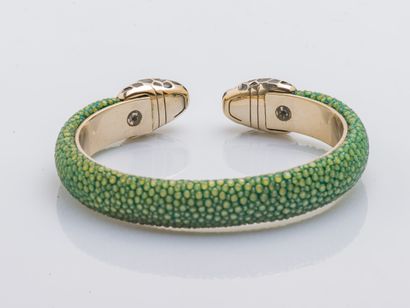 BULGARI Bracelet jonc ouvert Serpenti Forever en laiton doré et gainé de galuchat...