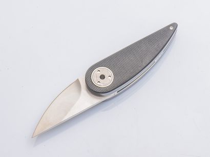 ALAIN SILBERSTEIN vers 1999
Couteau de poche à système de sécurité de type Side Lock....