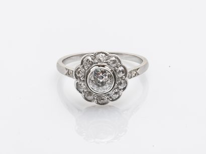 null Flower ring in platinum (950 thousandths) set with an old cut diamond of approximately...
