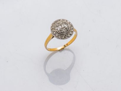 null Ring in yellow gold 18 carats (750 thousandths) and in platinum (800 thousandths)...