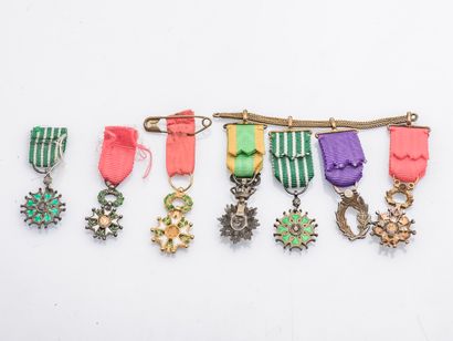 null Set of seven decorations in reduction including: two crosses of Knight of Arts...