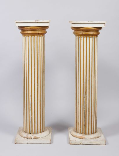 Paire de colonnes cannelées en bois laqué...