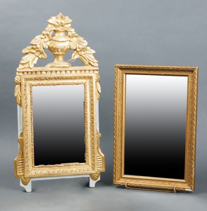 Lot de trois miroirs en stuc doré
Accidents....