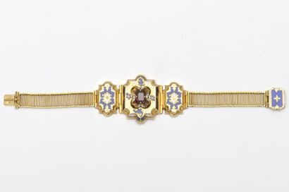 null Bracelet en or jaune ajouré, composé de trois éléments en or émaillé bleu et...