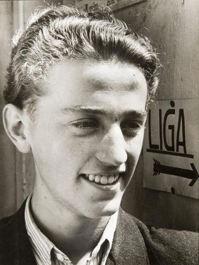 Margaret BOURKE-WHITE (1904-1971) Portrait d'un jeune garçon Tirage argentique, porte...