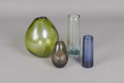HOLMEGAARD HOLMEGAARD 
Lot de 4 vases en verre teinté 
H.: 19 cm (pour le plus g...