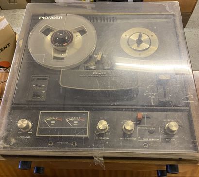 null Lot de matériel Audio comprenant : 
- Ampli Marantz PM4001
- Platine vinyle...