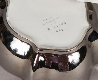 null Christian Dior 
Bonbonnière en porcelaine émaillée argenté
H.: 12 cm