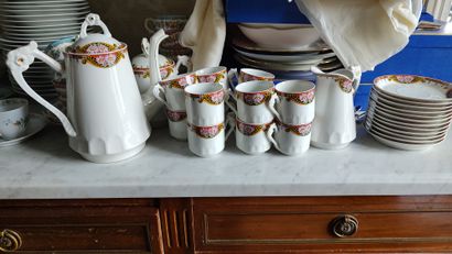 null Service à café en porcelaine de Limoges émaillée comprenant 12 tasses et sous...