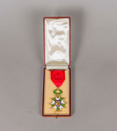 null France
Officier Legion d' honneur 4 eme Republique 
En or 18 carats (750 millièmes)...