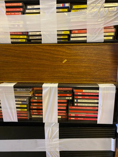 null Important lot de CD de musique classique répartis dans environ 50 caissons et...