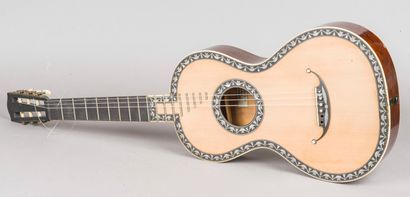 null Guitare romantique faite à Mirecourt vers 1840 dans le style d’Aubry-Maire/Coffe...