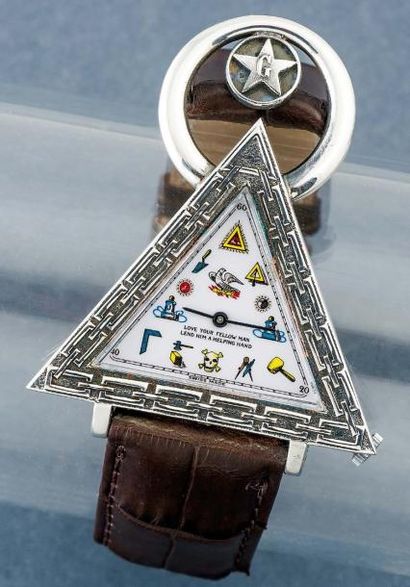 BAYLOR WATCH (MAÇONNIQUE/PLAQUÉ ARGENT), vers 1980 Montre triangulaire en métal argenté...