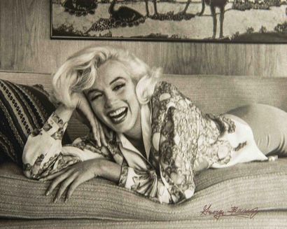 Georges BARRIS (né en 1928) Marilyn Monroe au sofa, 1962 Tirage argentique d'époque,...