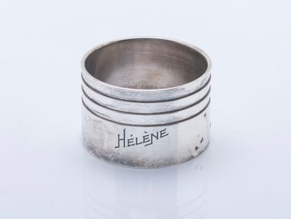CHRISTOFLE Rond de serviette en métal argenté à trois godrons plats gravé "Hélène"....