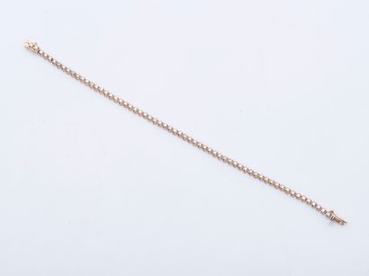 null Bracelet ligne en or rose 18 carats (750 ‰) sertis de diamants taillés en brillant...