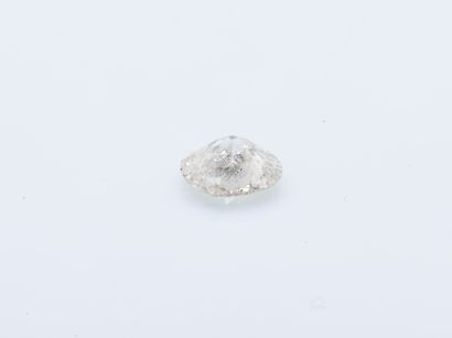 null Diamant coussin de taille ancienne sur papier pesant 2,57 carats.