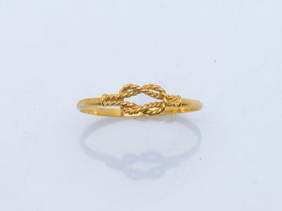 null Bague en or jaune 18 carats (750 millièmes) dessinant un nœud de huit en fils...