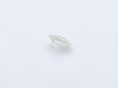 null Diamant coussin de taille ancienne sur papier pesant 2,57 carats.