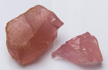 null 2 Blocs de quartz rose Poids 1115,14 carats