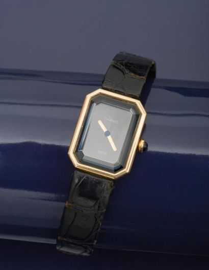 CHANEL (PREMIÈRE - or jaune N° R.G13822), vers 1987 Une des premières montre de la...