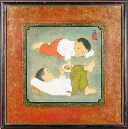 MAI trung THU (1906-1980) Deux enfants allongés Peinture sur soie, signée en haut...