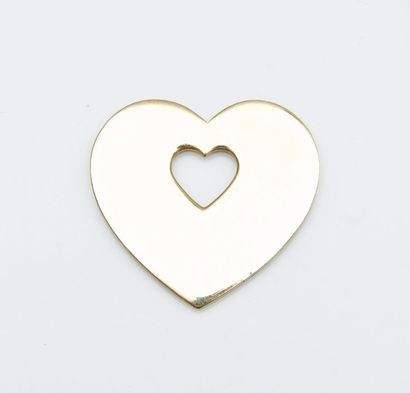 POIRAY Pendentif coeur ajouré en or jaune 18 carats (750 millièmes). Signé et numéroté....