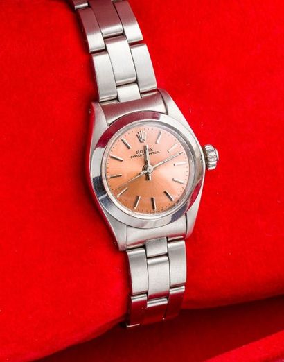 ROLEX (Oyster Perpetual Lady/Cadran cuivré réf. 6723), vers 1975 Élégante montre...