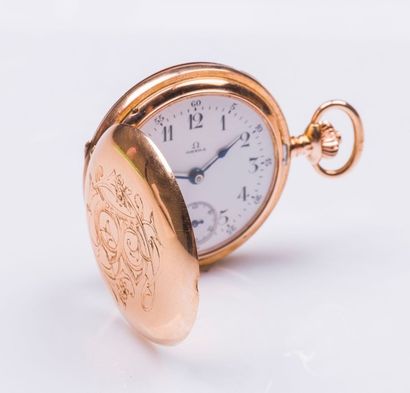 OMEGA (Montre de col en or rose 14 carats 585 mil.) vers 1900 Montre médium grand...