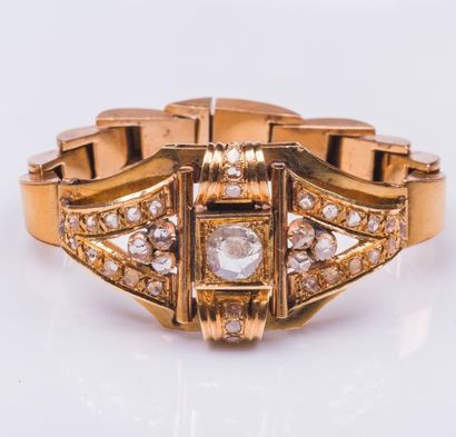null Bracelet articulé en or jaune 18 carats (750 millièmes), le motif central serti...