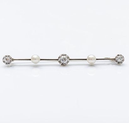 null Broche barrette en or gris 18 carats (750 millièmes) sertie de deux perles de...
