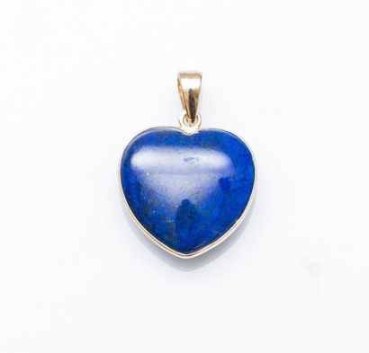 null Pendentif coeur en or jaune 18 carats (750 millièmes), le coeur en lapis lazuli.
Hauteur:...