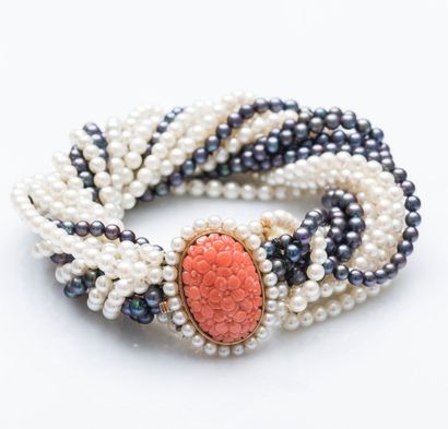null Bracelet composé de multiples rangs de petites perles blanches et grises de...
