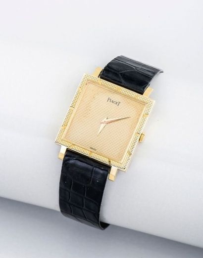 PIAGET (CARRÉ CLOU DE PARIS - OR JAUNE REF 937), vers 1985
Élégante montre plate...