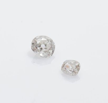 null Lot de deux diamants, l’un pesant 0,49 carat de taille ancienne, l’autre pesant...
