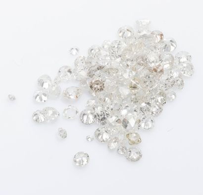 null Un lot de diamants de taille ancienne sur papier pesant 12,9 carats


