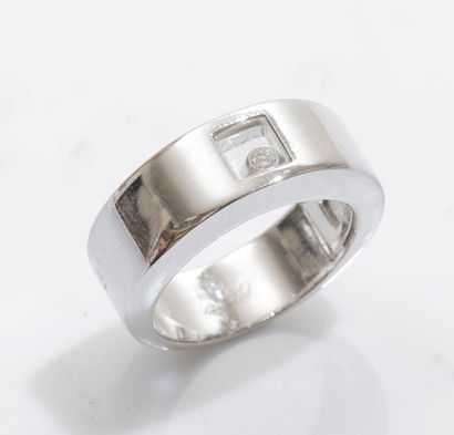 CHOPARD Bague «Happy Diamond» formant un large anneau en or gris 18 carats (750 millièmes)...