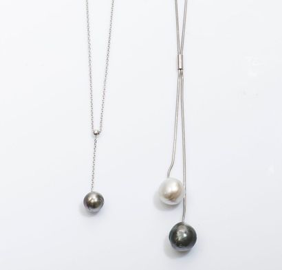 null Lot comprenant un collier négligé en argent (925 millièmes) serti d’une perle...